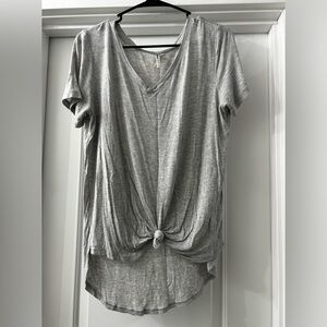 Tresics plain grey t shirt. Size large.